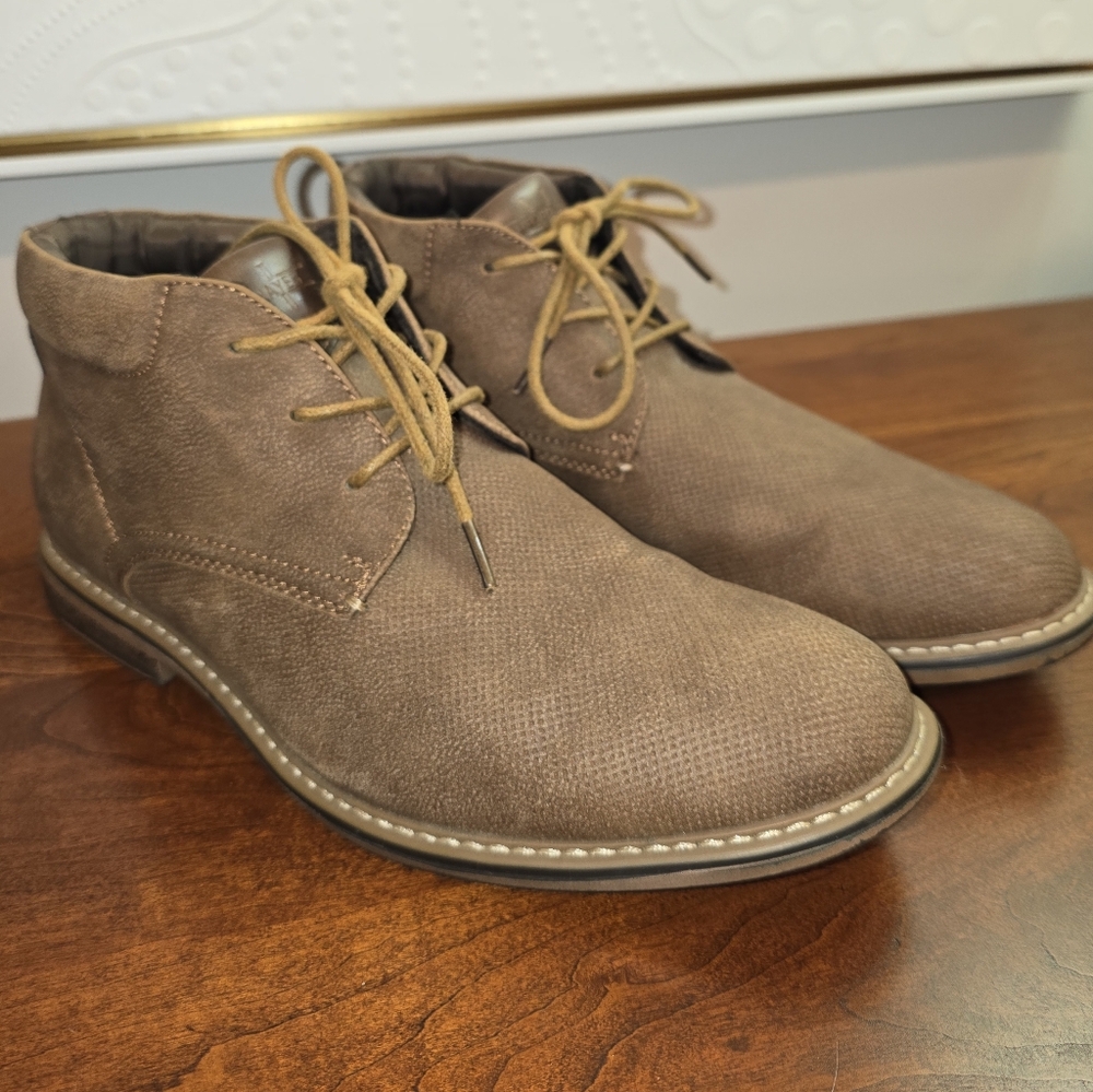 Men's Ashford Hayes Leather Chukka Boots in Taupe Brown